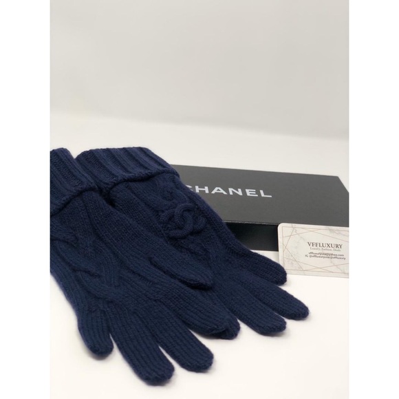 Chanel woolen  hand gloves - Picture 2 of 8